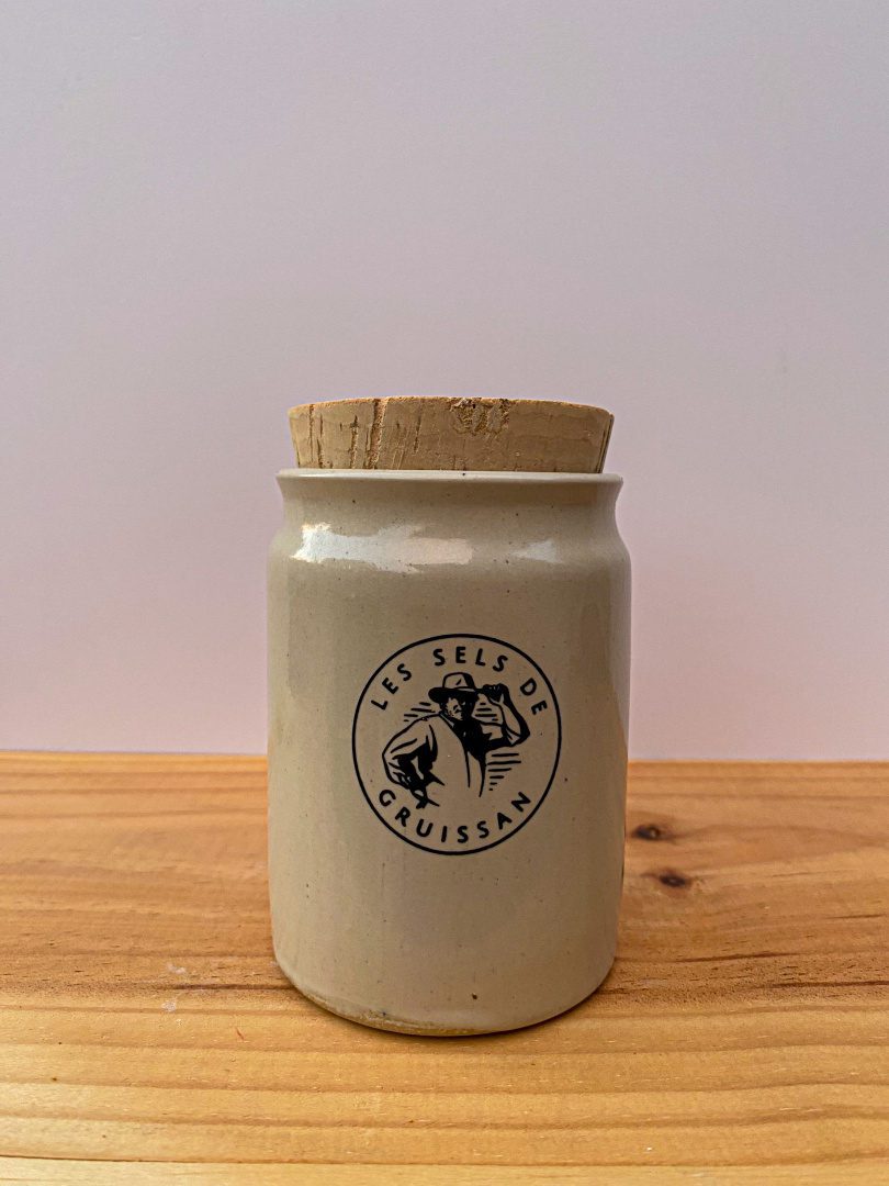 Gruissan – 100% přírodní mořská sůl s příměsí IBIŠKU -Keramická nádoba- 250g