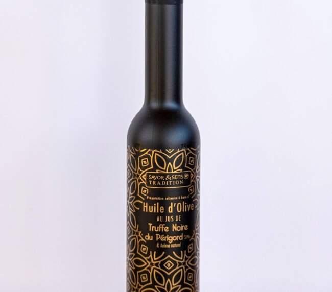 Kulinářský přípravek na bázi olivového oleje se šťávou z černého lanýže